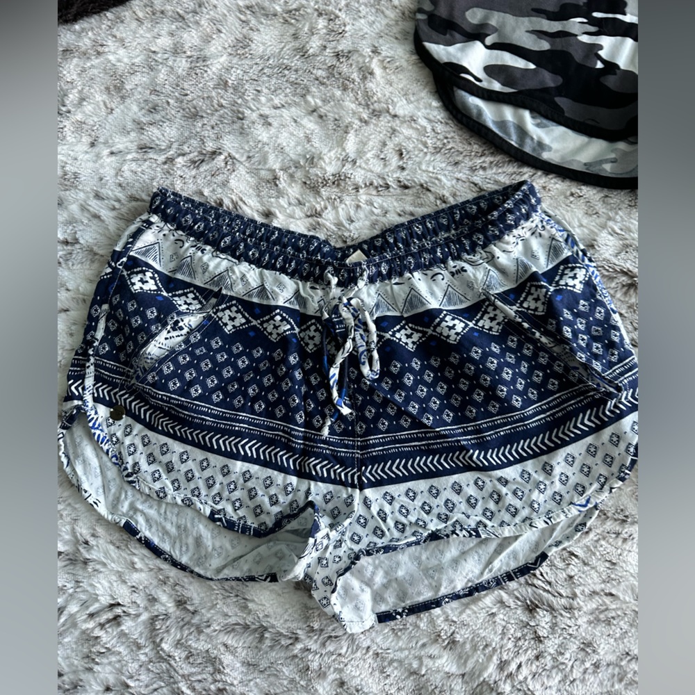 Shorts bundle!! Size Medium! - Picture 4 of 5